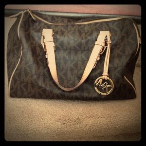 MIchael Kors ignature handbag